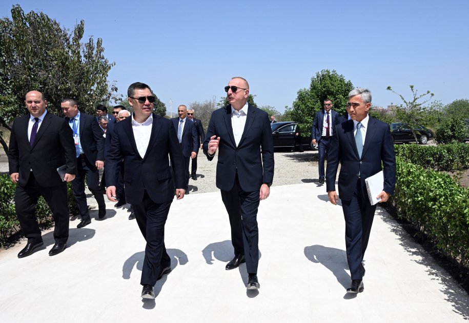 İlham Əliyev və Sadır Japarov Ağdam Cümə məscidinin açılışında iştirak ediblər - FOTO/VİDEO - foto 5
