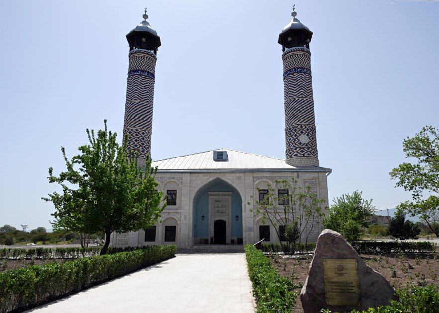 İlham Əliyev və Sadır Japarov Ağdam Cümə məscidinin açılışında iştirak ediblər - FOTO/VİDEO - foto 6