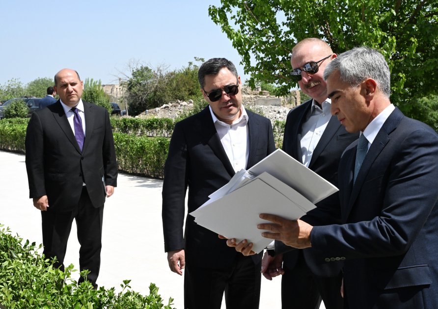 İlham Əliyev və Sadır Japarov Ağdam Cümə məscidinin açılışında iştirak ediblər - FOTO/VİDEO - foto 3