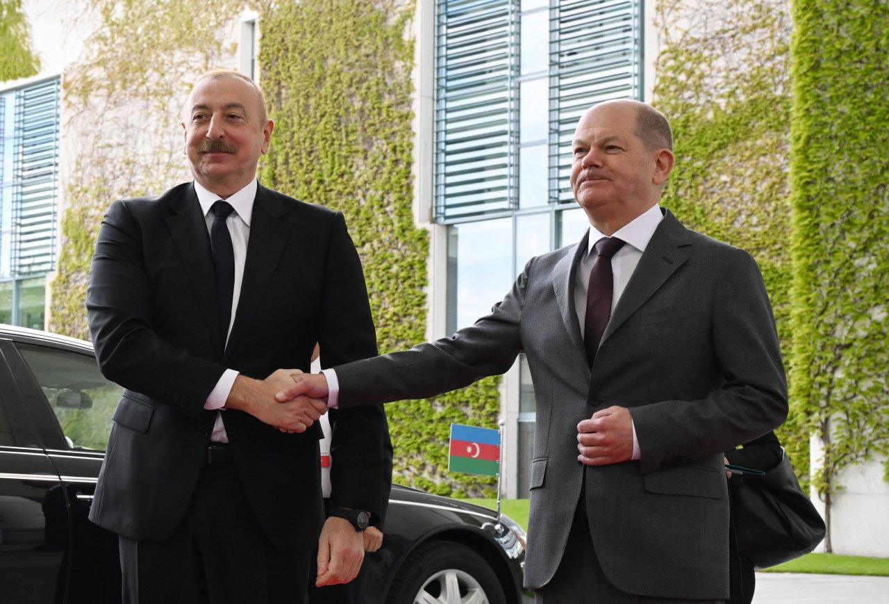 İlham Əliyevin Olaf Şoltsla təkbətək görüşü BAŞLADI - FOTO - foto 2