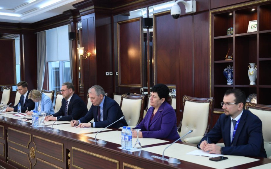 Rusiya Federal Məclisinin Federasiya Şurasının nümayəndə heyəti Milli Məclisdə - FOTO - foto 1