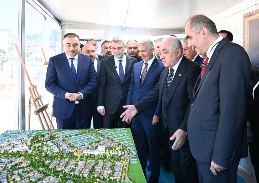 Əli Əsədov Kahramanmaraşdakı “Azərbaycan məhəlləsi”ndə - FOTO     - foto 1
