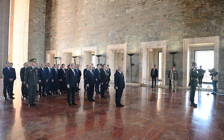 Əli Əsədov Ankarada Atatürkün məqbərəsini ziyarət etdi - FOTO - foto 1