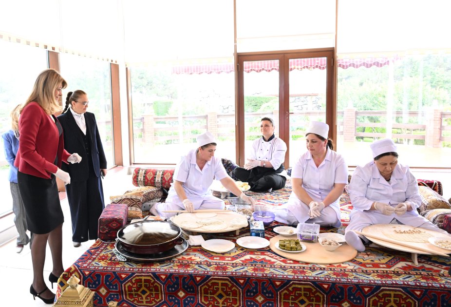 Bolqarıstanın birinci xanımı milli mətbəximizlə tanış oldu - FOTO - foto 2
