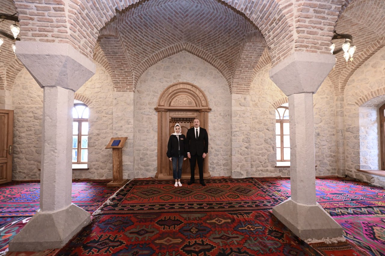 İlham Əliyev və Mehriban Əliyeva Mamayı məscidində - YENİLƏNİB/FOTO/VİDEO - foto 3