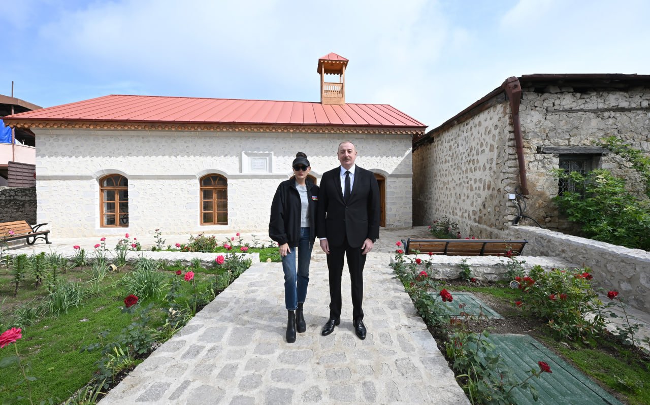 İlham Əliyev və Mehriban Əliyeva Mamayı məscidində - YENİLƏNİB/FOTO/VİDEO - foto 4