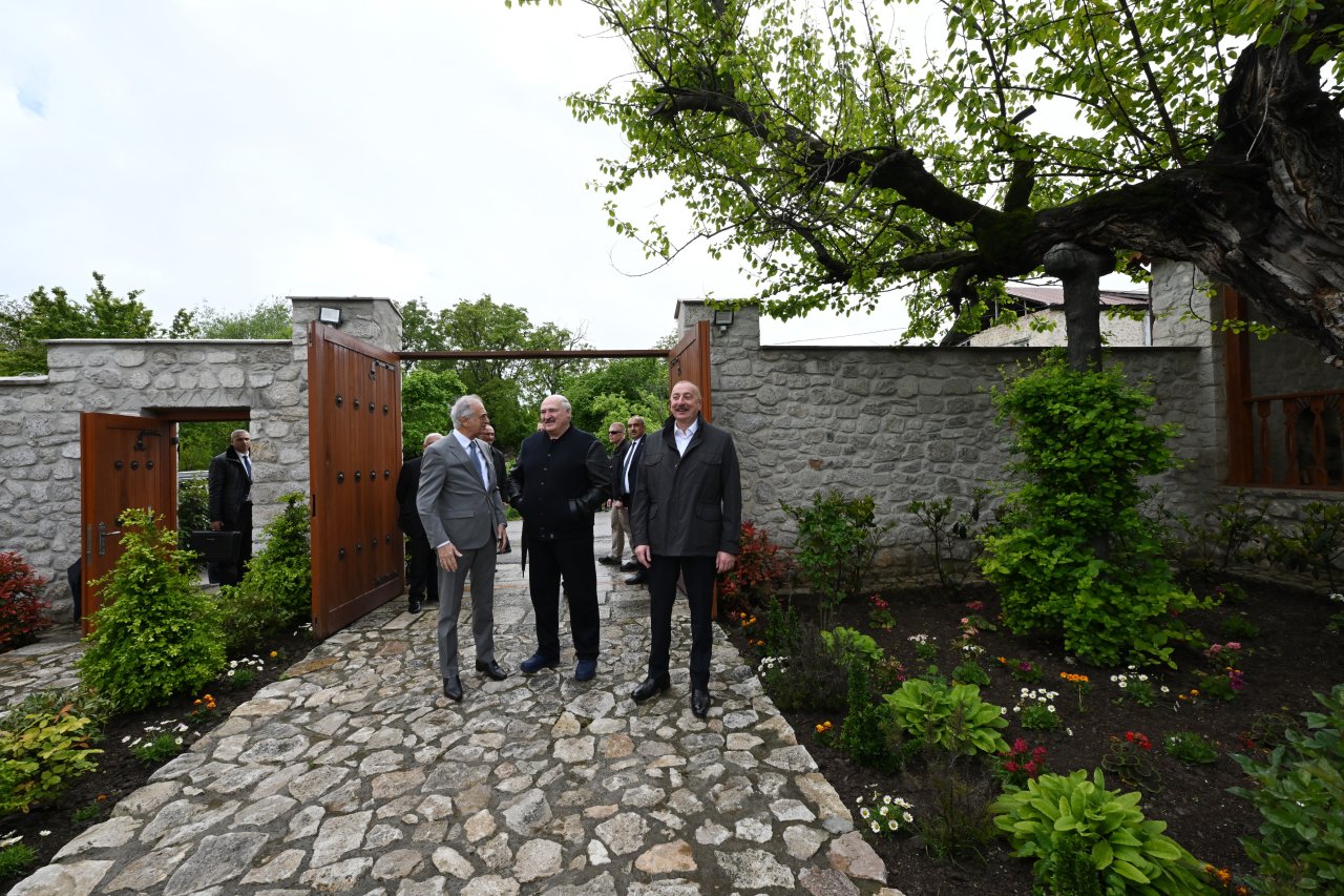 Azərbaycan və Belarus prezidentləri Şuşada Bülbülün ev-muzeyində - FOTO    - foto 4