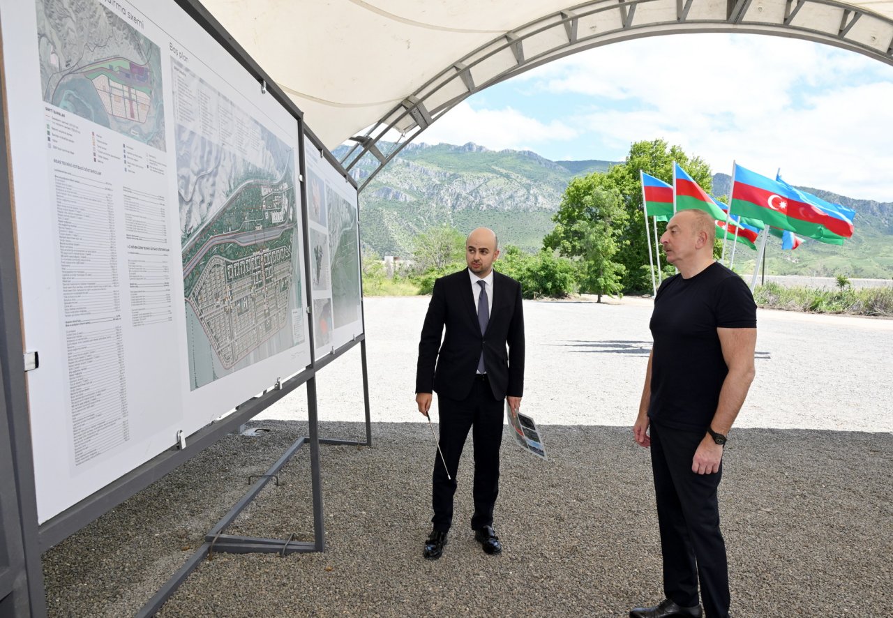 İlham Əliyev Zəngilanın Mincivan qəsəbəsinin təməlini qoyub - FOTO - foto 1