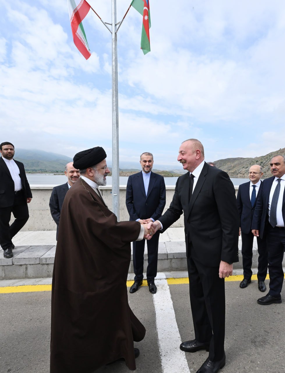İlham Əliyev və Rəisidən dövlət sərhədində səmimi görüntülər - FOTO - foto 7