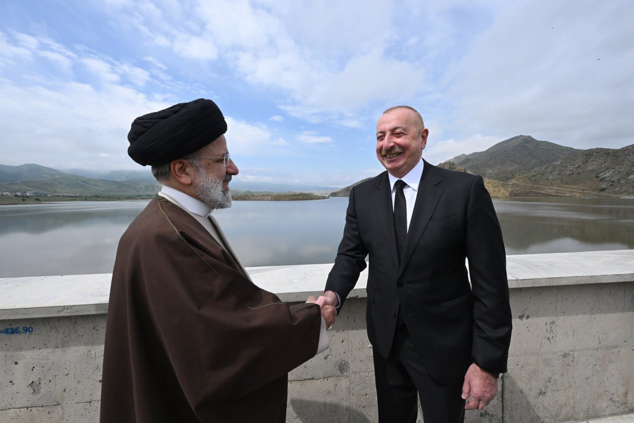 İlham Əliyev və Rəisidən dövlət sərhədində səmimi görüntülər - FOTO - foto 5