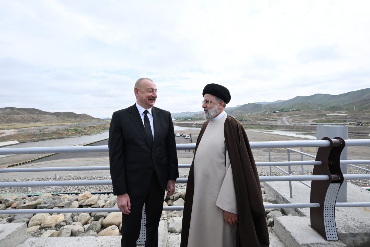 İlham Əliyev və Rəisidən dövlət sərhədində səmimi görüntülər - FOTO - foto 1