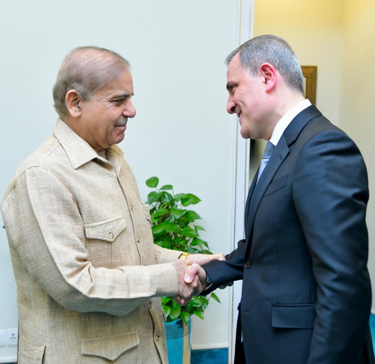 Ceyhun Bayramov Şahbaz Şəriflə Pakistan-Azərbaycan əməkdaşlığını müzakirə edib - FOTO - foto 1