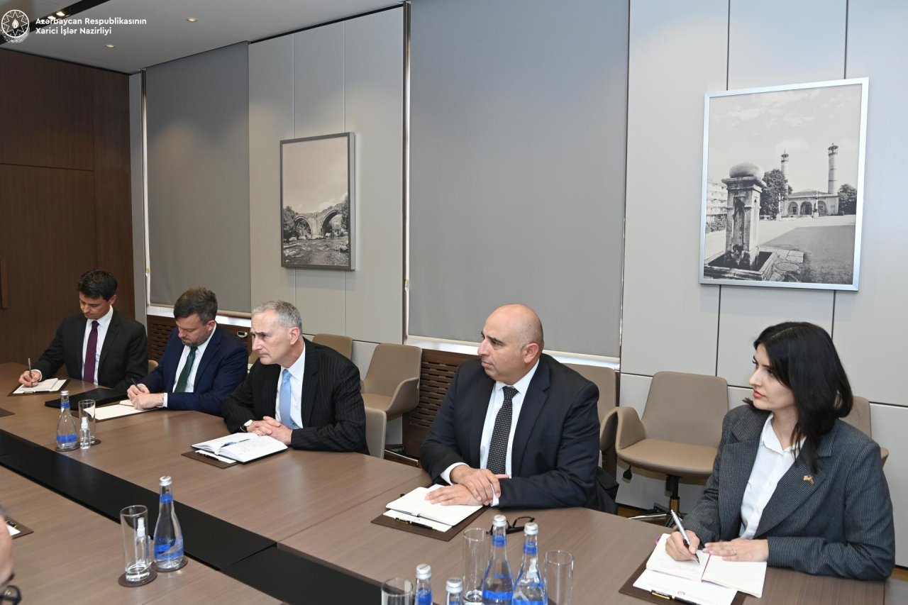 Ceyhun Bayramov ABŞ rəsmisi ilə Ermənistanla sülh prosesini müzakirə etdi – FOTO  - foto 2