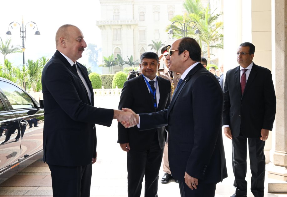 İlham Əliyevin Qahirədə rəsmi qarşılanma mərasimi - FOTO/VİDEO  - foto 1