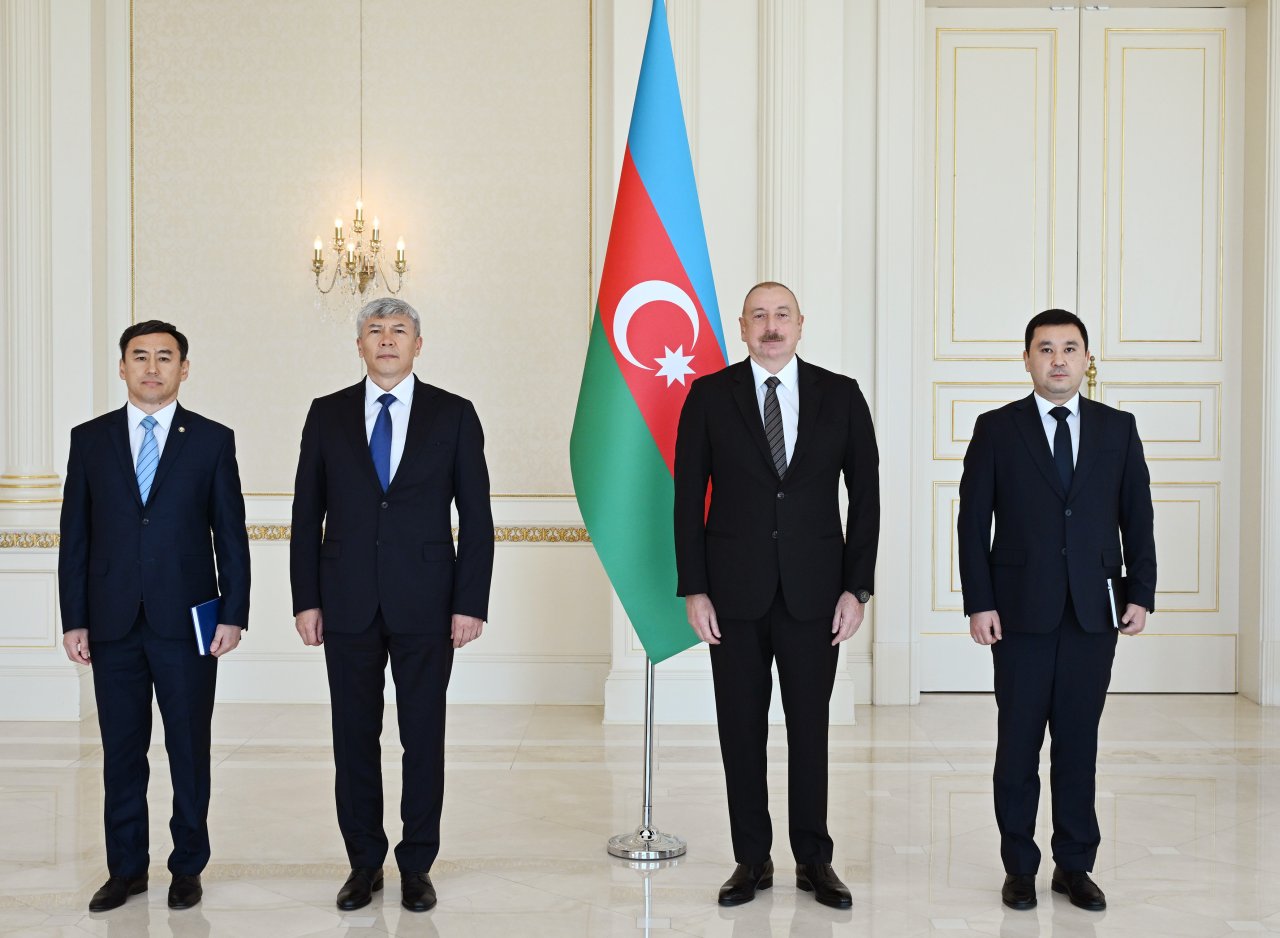 Prezident Qırğız Respublikasının yeni səfirinin etimadnaməsini qəbul etdi - FOTO - foto 3