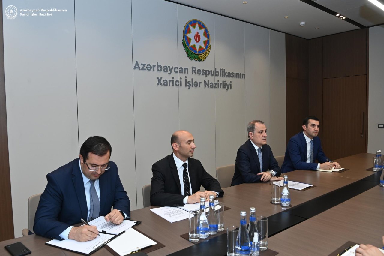 Ceyhun Bayramov Polşa səfiri ilə regional məsələləri müzakirə edib - FOTO - foto 2