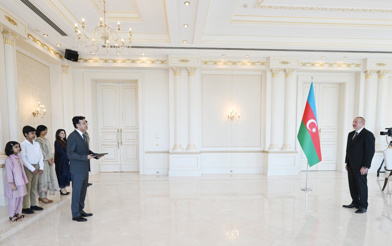 Pakistanın yeni səfiri etimadnaməsini Prezidentə təqdim etdi - FOTO - foto 1