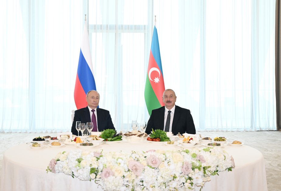 Prezidentin adından Putinin şərəfinə dövlət ziyafəti verilib - FOTO/VİDEO - foto 1