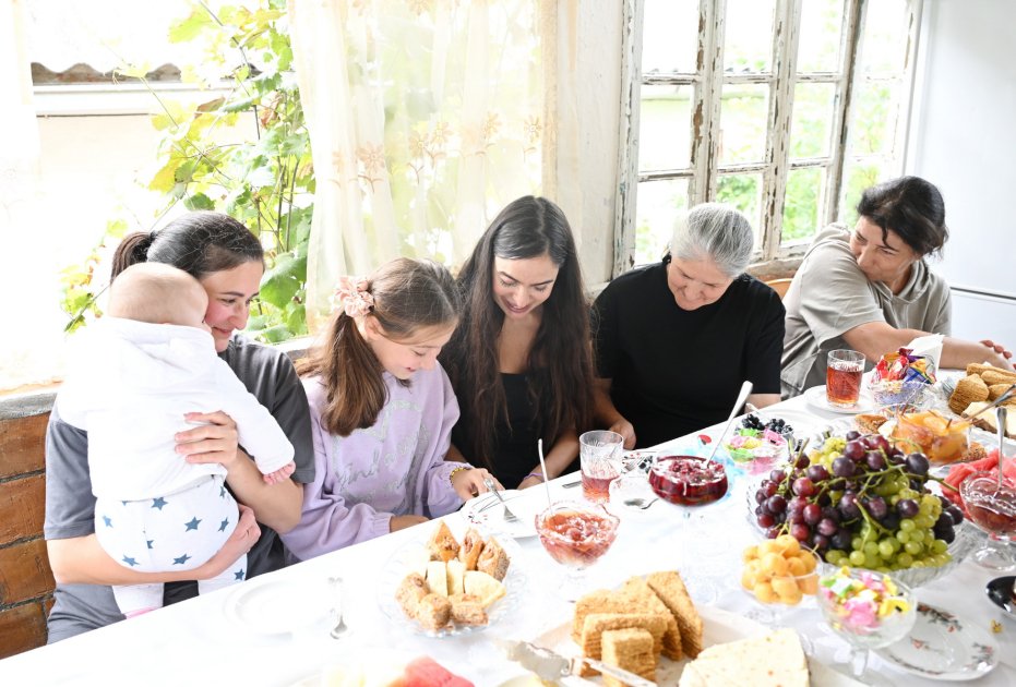 Leyla Əliyeva Şamaxıda tarixi abidələrdə aparılan işlərlə TANIŞ OLDU - FOTO - foto 7