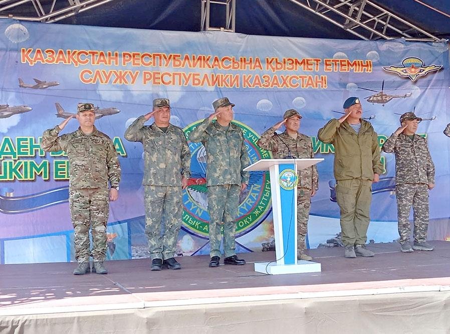 Kərim Vəliyev Almatıda Azərbaycan-Qazaxıstan təlimlərini İZLƏDİ - FOTO - foto 5