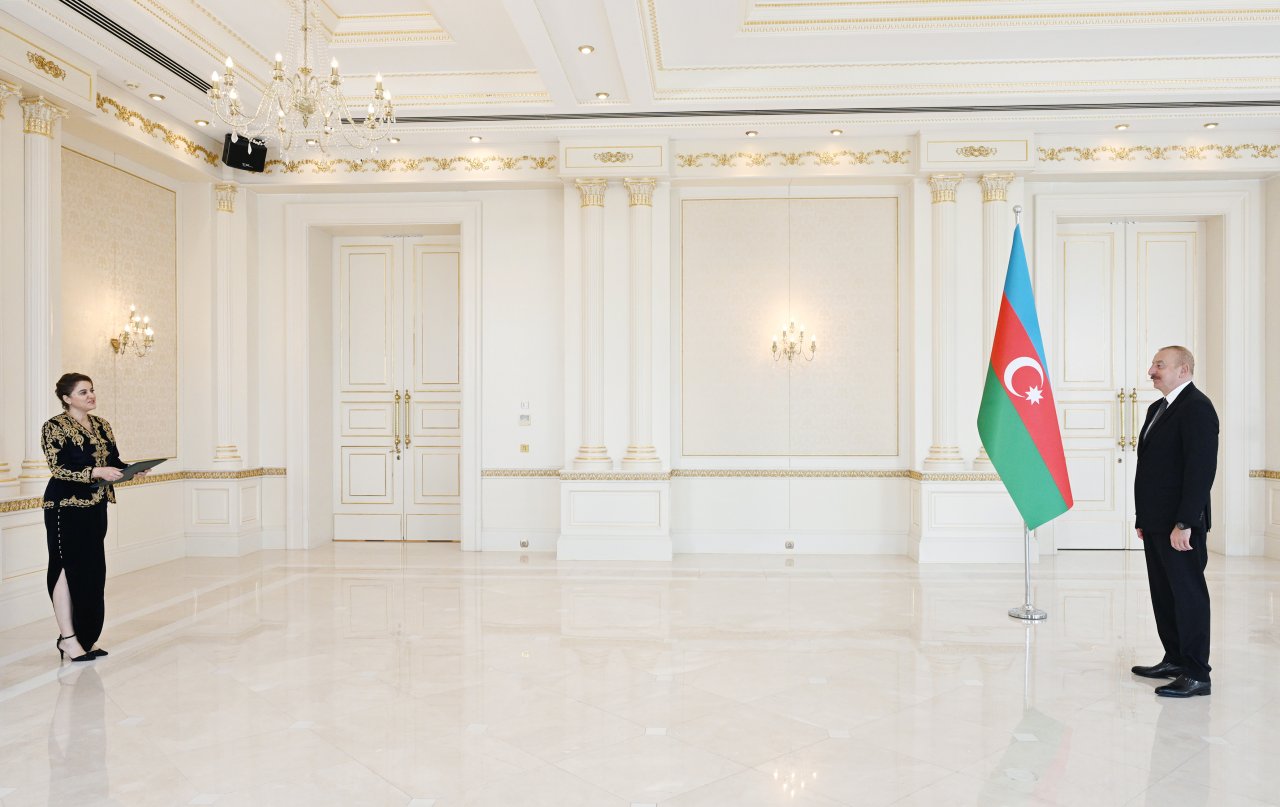 İlham Əliyev Əlcəzairin yeni səfirinin etimadnaməsini qəbul edib - FOTO - foto 3