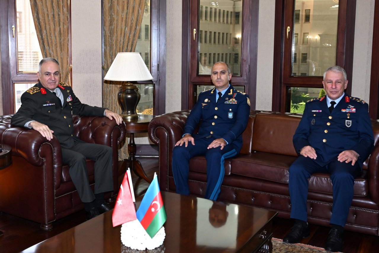 Azərbaycan və Türkiyə arasında hərbi əməkdaşlıq məsələləri MÜZAKİRƏ EDİLDİ - YENİLƏNİB/FOTO - foto 2