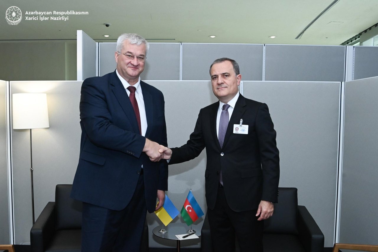 Ceyhun Bayramov ukraynalı həmkarı ilə regiondakı vəziyyəti müzakirə etdi – FOTO - foto 2