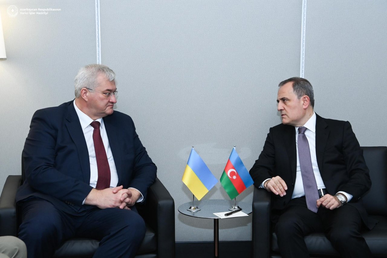 Ceyhun Bayramov ukraynalı həmkarı ilə regiondakı vəziyyəti müzakirə etdi – FOTO - foto 1