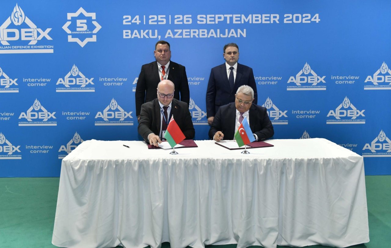 Müdafiə sənayesi naziri Belarusun Dövlət Hərbi Sənaye Komitəsinin sədri ilə görüşüb - FOTO - foto 1