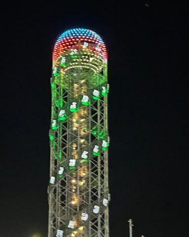 Batumi şəhəri Azərbaycan bayrağının rəngləri ilə işıqlandırıldı - FOTO - foto 3