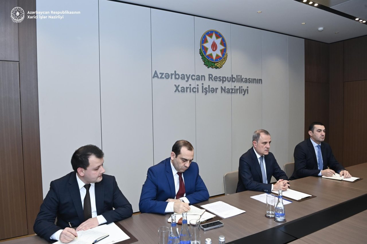 Ceyhun Bayramov BMT rəsmisi ilə işğaldan azad olunmuş ərazilərdəki mina təhdidi ilə mübarizəni MÜZAKİRƏ EDİB - FOTO - foto 1
