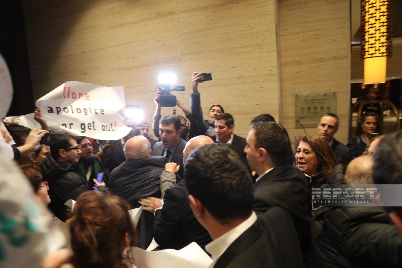 Frank Peloni Bakıda “Rədd ol!” şüarları ilə QARŞILANDI -FOTO/VİDEO - foto 6