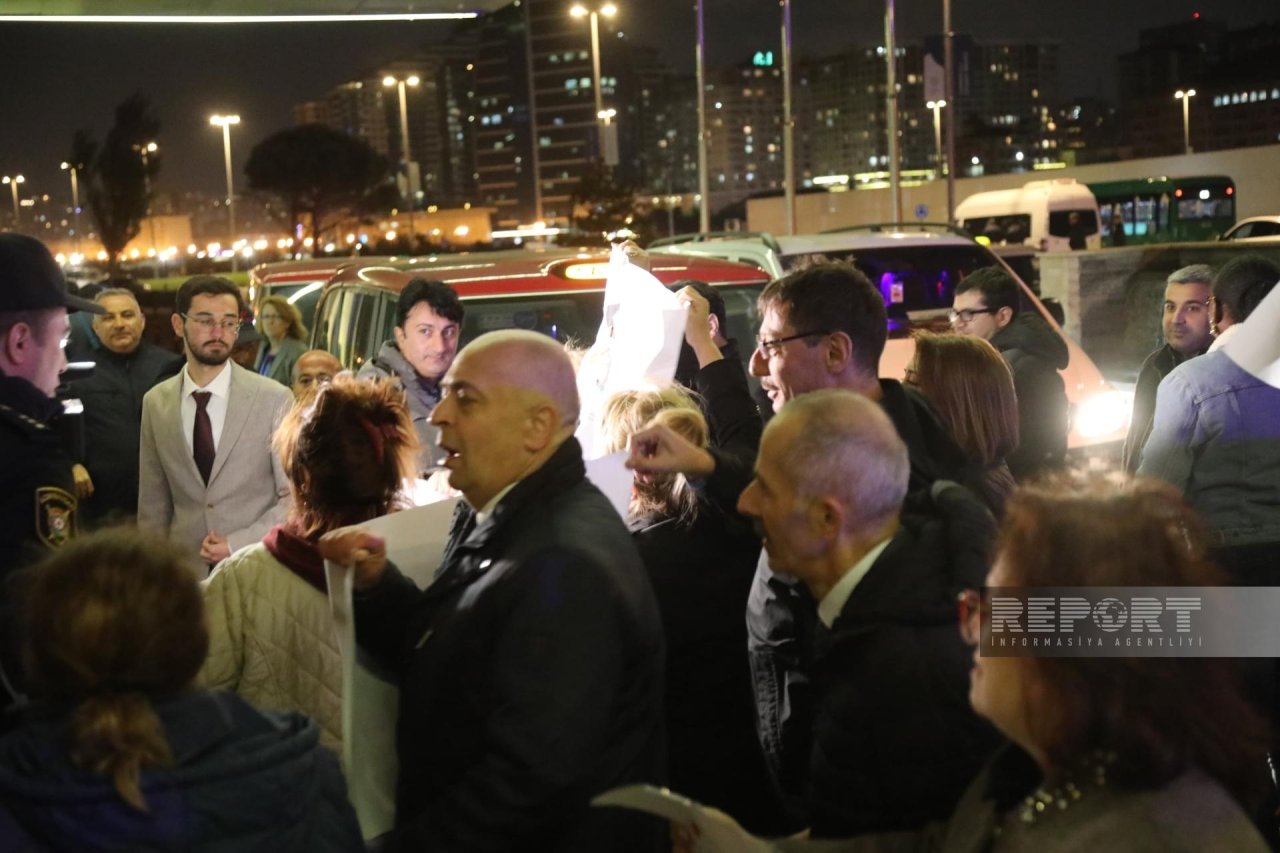 Frank Peloni Bakıda “Rədd ol!” şüarları ilə QARŞILANDI -FOTO/VİDEO - foto 2