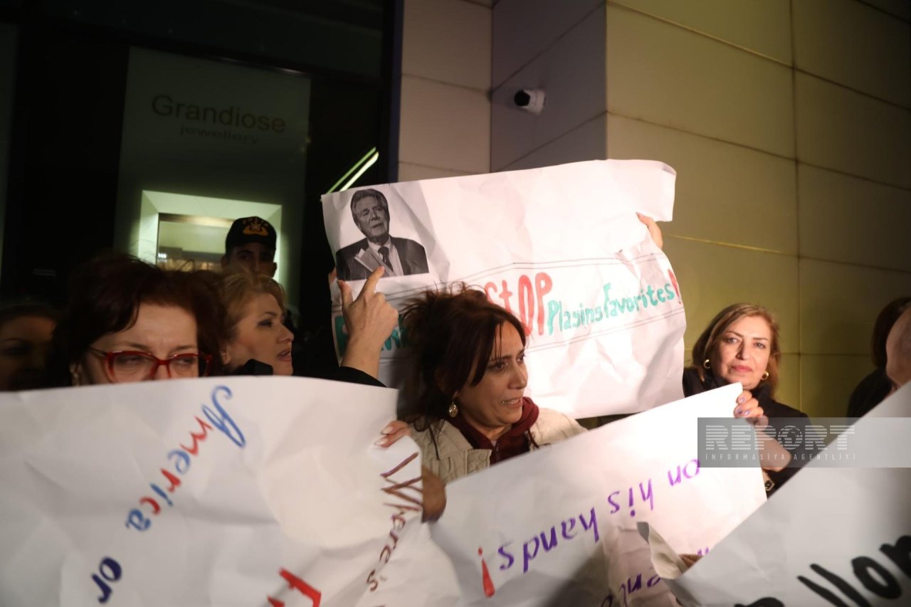 Frank Peloni Bakıda “Rədd ol!” şüarları ilə QARŞILANDI -FOTO/VİDEO - foto 1