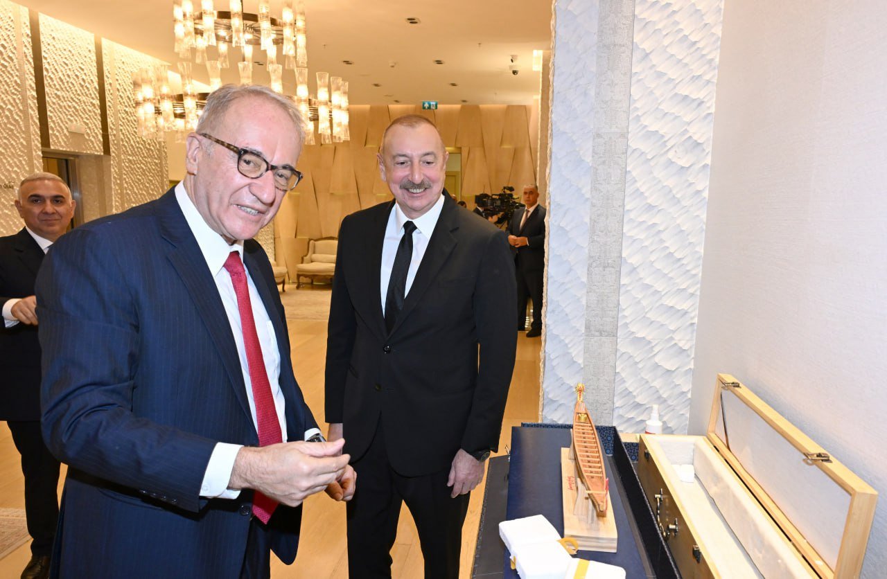 İlham Əliyev Beynəlxalq Kanoe, Avarçəkmə və Draqon Qayıqları federasiyalarının prezidentləri ilə görüşdü - FOTO - foto 5