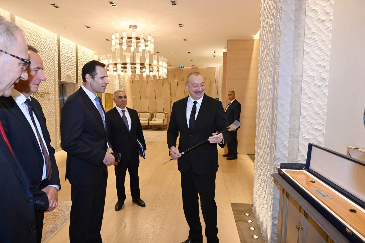 İlham Əliyev Beynəlxalq Kanoe, Avarçəkmə və Draqon Qayıqları federasiyalarının prezidentləri ilə görüşdü - FOTO - foto 4