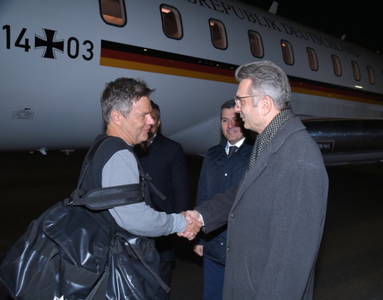 Almaniyanın vitse-kansleri Azərbaycana gəldi - FOTO - foto 2