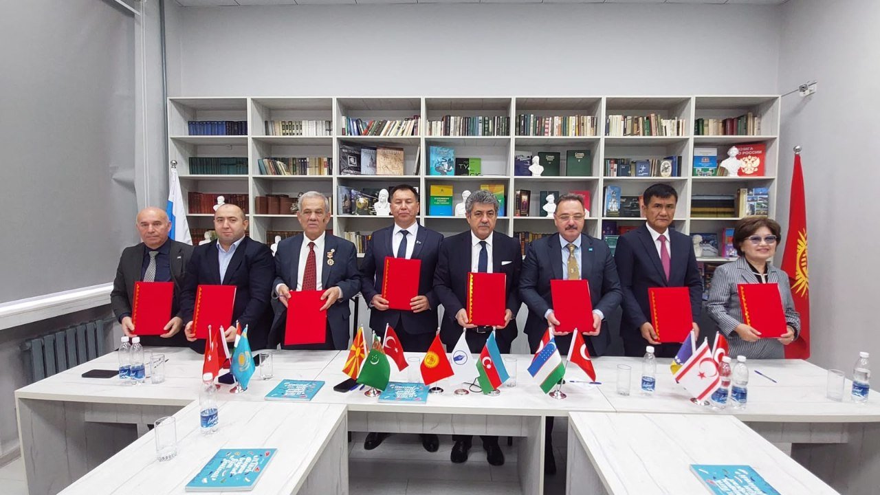 Aqil Ələsgər Bişkekdə medalla təltif olundu – Qırğızıstan Jurnalistlər Birliyinin fəxri üzvü seçildi - FOTO - foto 2
