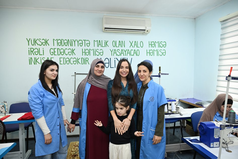 Leyla Əliyeva Şamaxıda sosial tikiş müəssisəsinin fəaliyyəti ilə tanış oldu - FOTO - foto 2