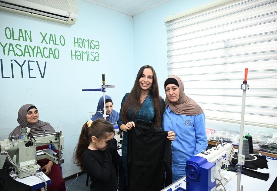 Leyla Əliyeva Şamaxıda sosial tikiş müəssisəsinin fəaliyyəti ilə tanış oldu - FOTO - foto 1