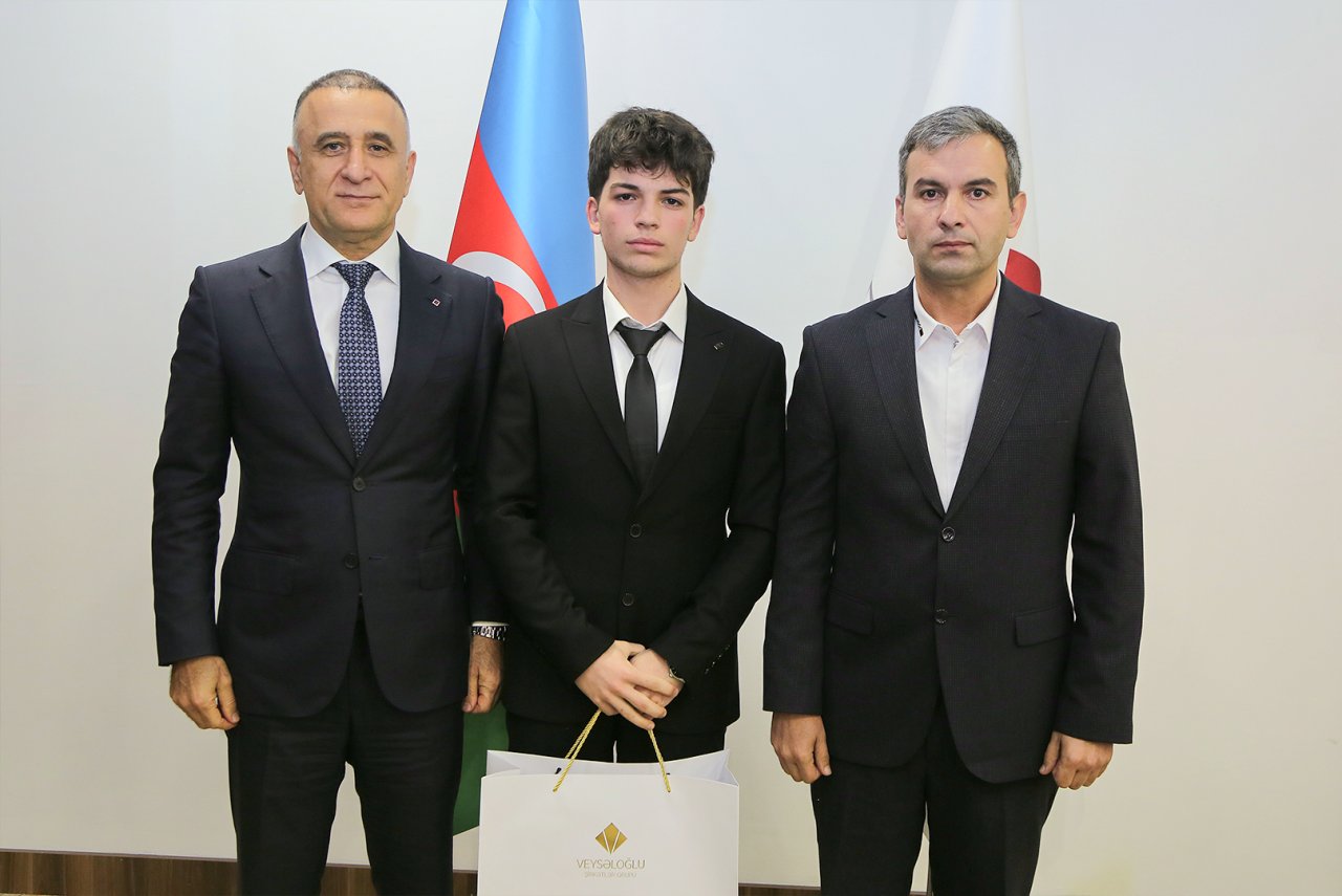 Veysəloğlu Şirkətlər Qrupunda Prezident təqaüdçüsü olan əməkdaş övladları ilə görüş keçirilib - FOTO - foto 6