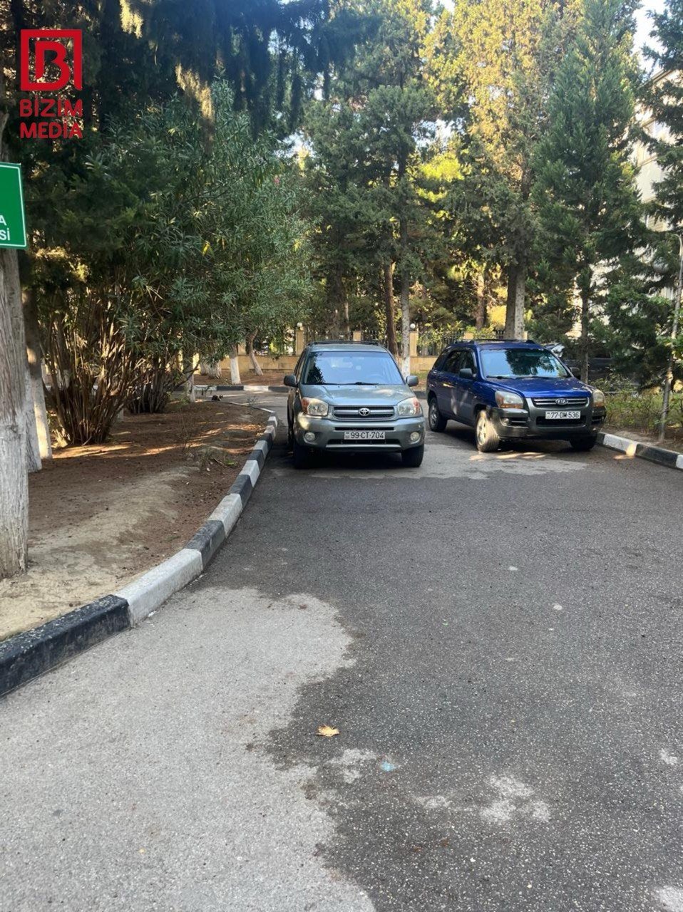 Sumqayıtda sürücülərin ÖZBAŞINALIĞI: Doğum şöbəsinin yolu bağlandı – FOTO - foto 1