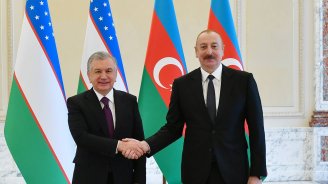 Şavkat Mirziyoyev İlham Əliyevi Zəfər Günü münasibətilə təbrik etdi