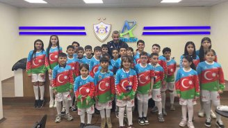 Qurban Qurbanov şəhid övladları ilə - FOTO