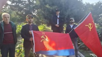 SON DƏQİQƏ! Bakıda SSRİ bayrağı qaldıranlar saxlanıldı – VİDEO