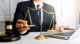 Saxta CƏRRAHLARIN ardınca saxta HÜQUQŞÜNASLAR - Özümüzü onlardan necə qorumalıyıq?