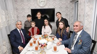Leyla Əliyeva və Alena Əliyeva Natiq Qasımovun ailəsini ziyarət edib - FOTO
