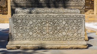 Əksər qəbiristanlıqda rast gəlinir &ndash; Onlara toxunmaq olarmı?