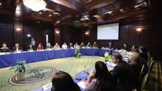 Qriqoryan Azərbaycanın vətəndaş cəmiyyəti nümayəndələri ilə görüşüb