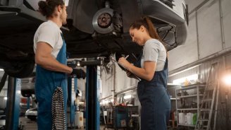 Maşınların &ldquo;dərdi&rdquo;ni bilən USTA XANIMLAR - Azərbaycanda qadınlardan ibarət təmir servis xidməti yaradılır? &ndash; VİDEO